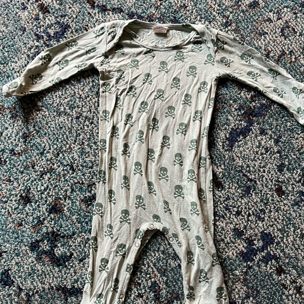 Kate Quinn bamboo onesie 6-12m